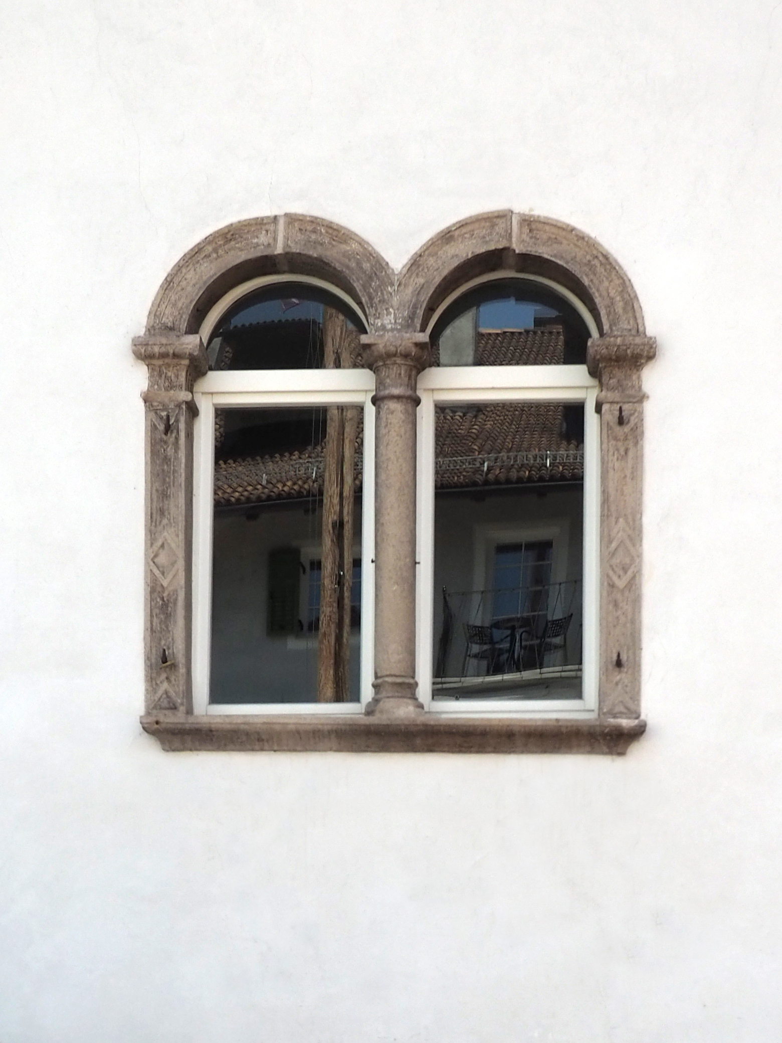 Places to stay in Caldaro - old windows
